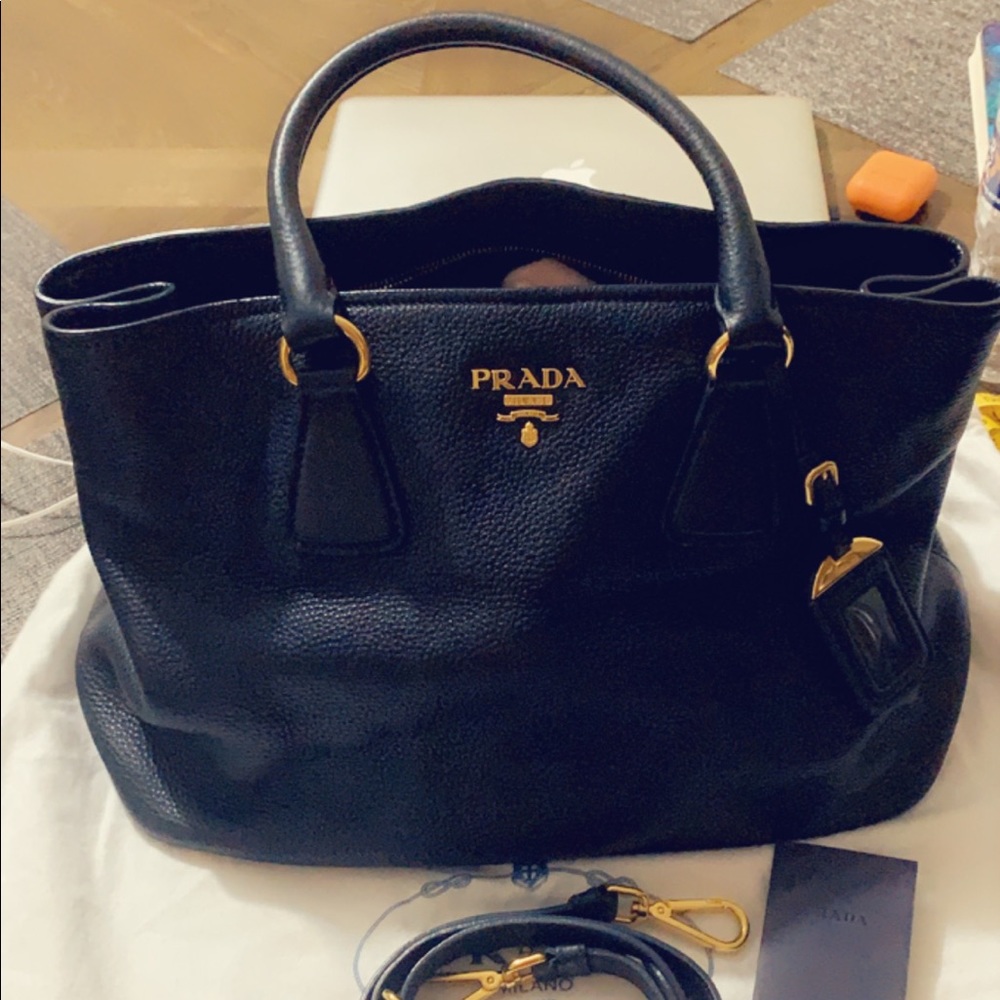 Prada saffiano excellent condition 🎁